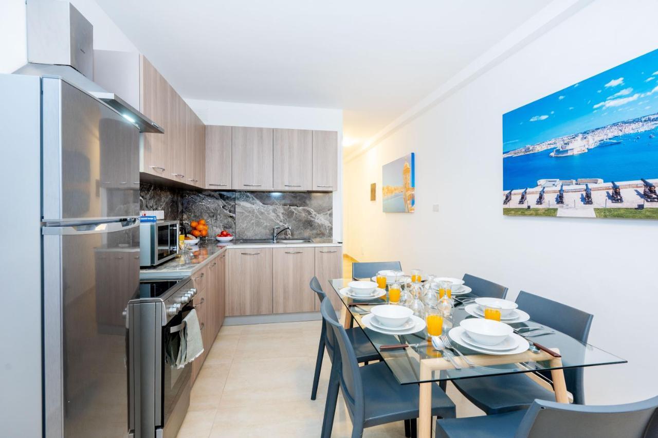 Islet Promenade Seafront Family With 2 Balconies By Getawaysmalta * San Pawl il-Baħar